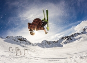 开云体育在线-冰火对决，范弗利特跨越大洋的制胜一击