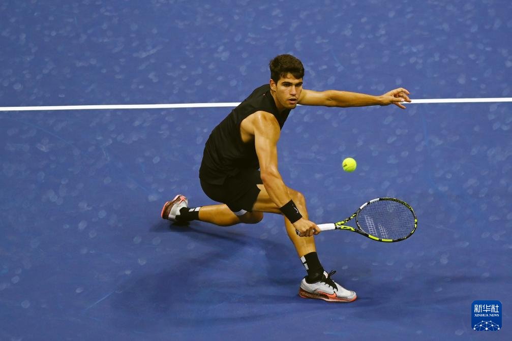 包含澳大利亚网球队轻取意大利网球队，阿尔卡拉斯高光表现的词条