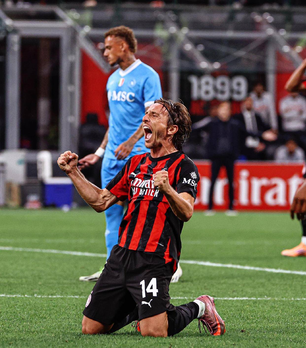 那不勒斯大胜对手晋级下一轮的简单介绍