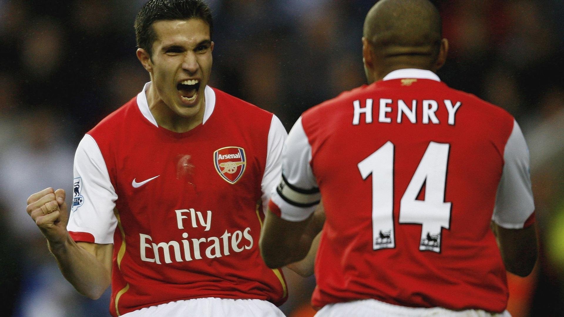 欧冠淘汰赛之夜，恩比德表现堪称教科书，当篮球巨星在足球巅峰之夜闪耀