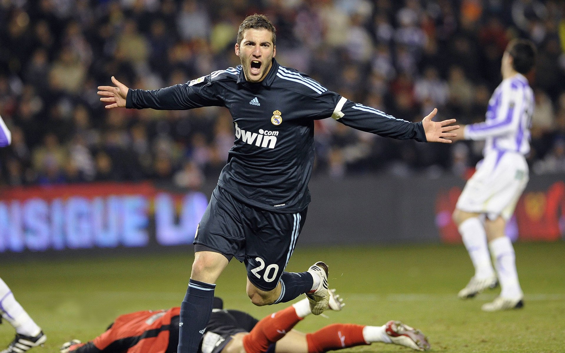 法拉利碾压梅赛德斯，皮亚斯特里统治全场，新一代车手的崛起与格局重塑